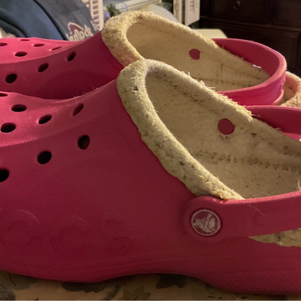 Crocs Women’s Pink Clogs W11